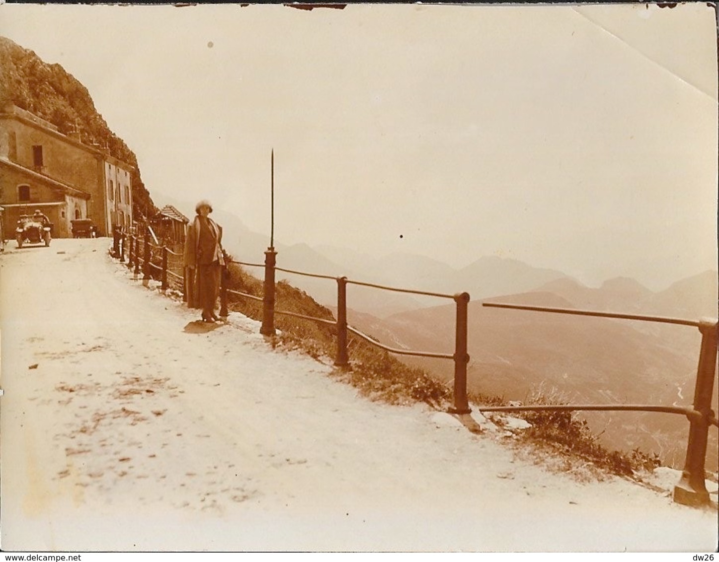 Lot De 2 Photos Du Col Du Rousset, 21 Mai 1923 - Jeux De Boules, Vieux Tacot - Lieux