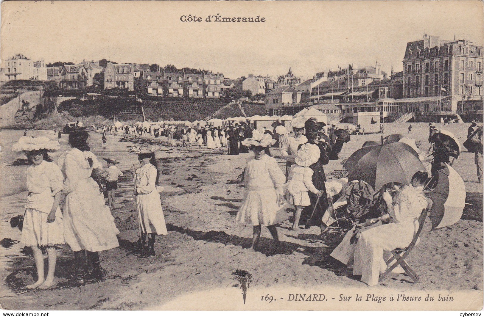 DINARD - Sur La Plage à L'heure Du Bain - Beau Plan - Dinard