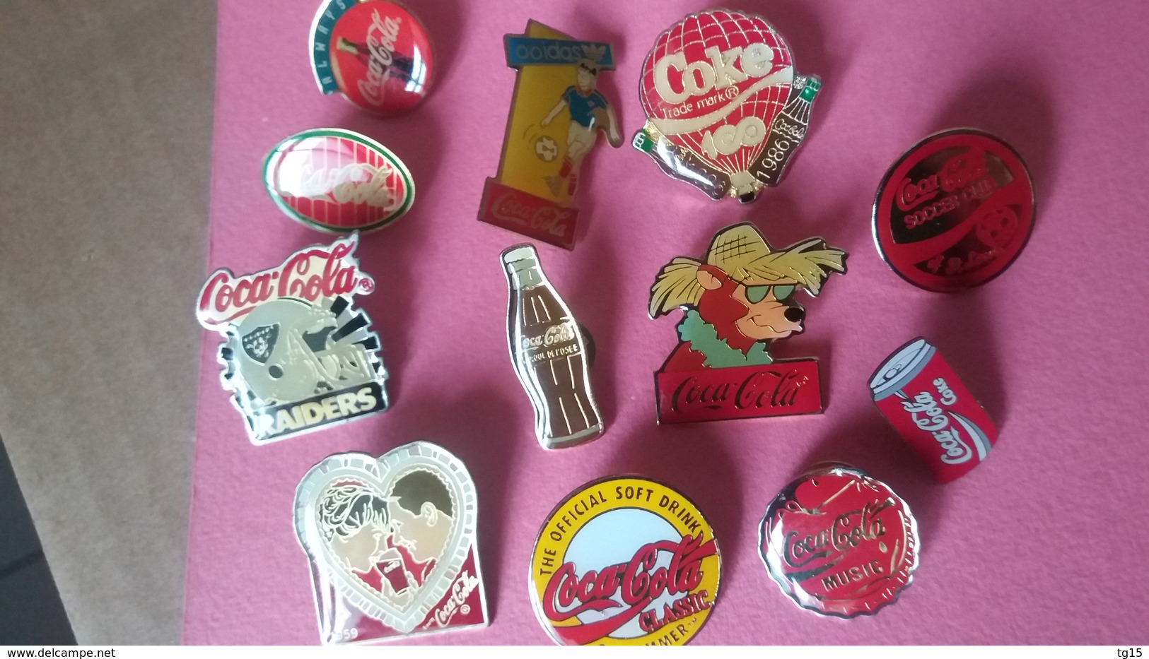 Lot   12  Pin's  COCA  COLA - Lots