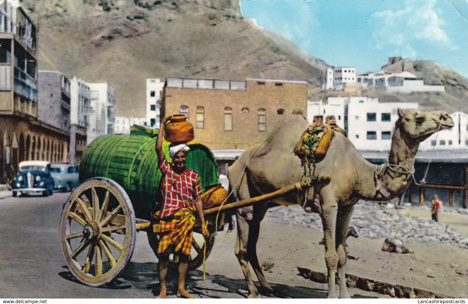 Postcard Aden / Yemen Arab Water Seller Crater My Ref  B12174 - Yemen