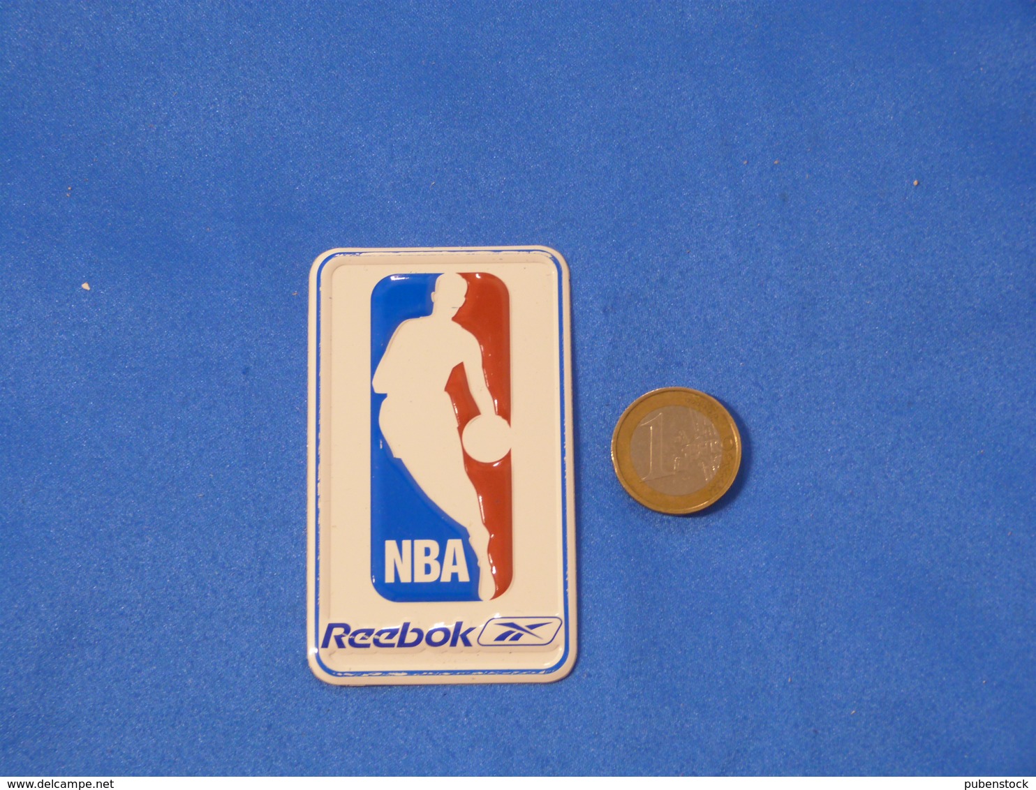 Petite Plaque En Métal "REEBOK NBA" - Plaques En Tôle (après 1960)