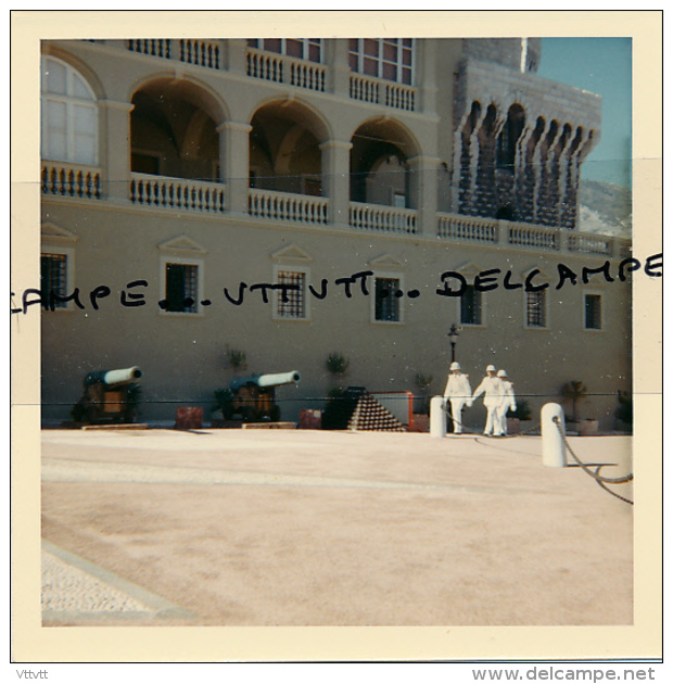 Photo (1967) : MONACO, Le Palais Princier, Gardes, Canons, 2 Scans - Places