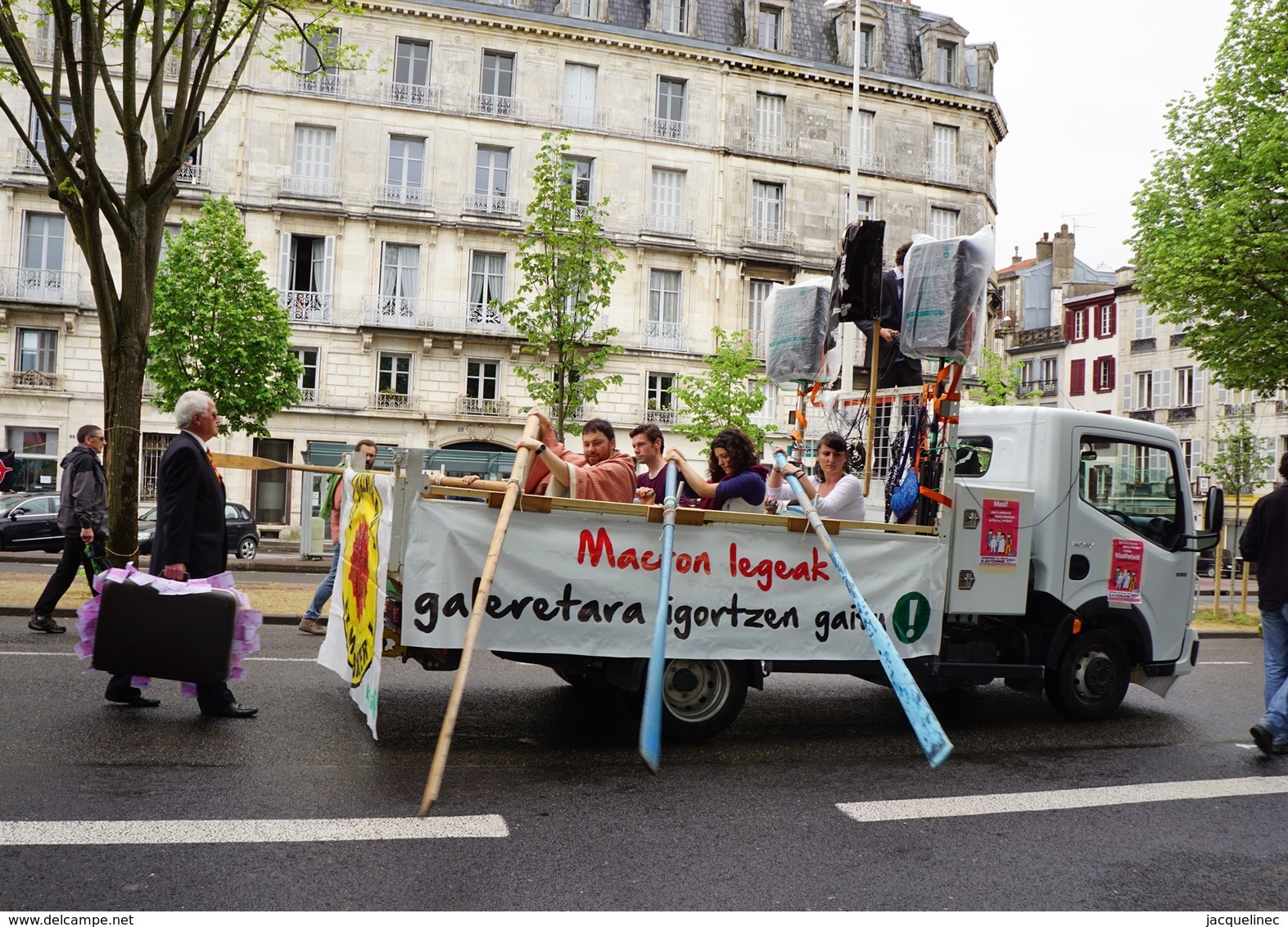 - 64 - Bayonne (64) _ Carte Postale Moderne - Jamais Diffusée - Manifestation Du 1er Mai - Bayonne