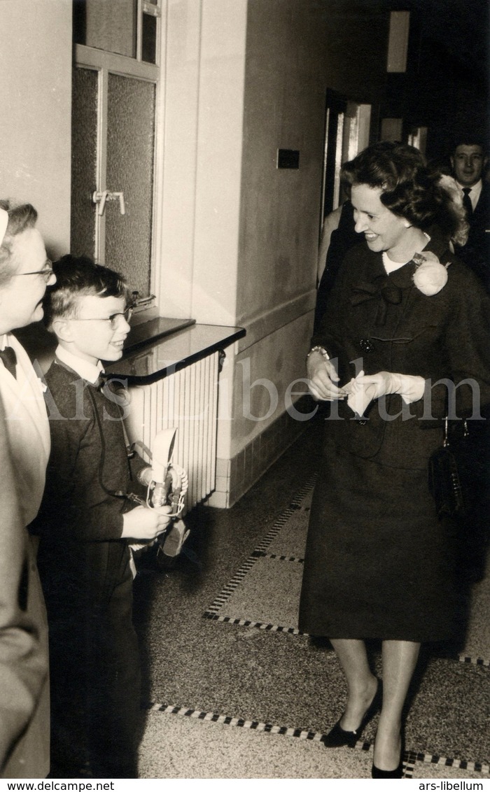 Postcard / ROYALTY / Belgique / België / Reine Fabiola / Koningin Fabiola / L'hôpital Saint Pierre / Bruxelles / 1961 - Gezondheid, Ziekenhuizen