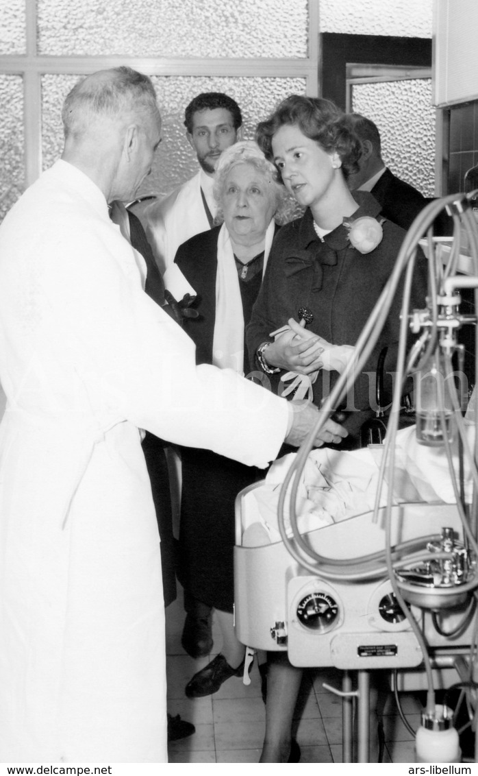 Postcard / ROYALTY / Belgique / België / Reine Fabiola / Koningin Fabiola / L'hôpital Saint Pierre / Bruxelles / 1961 - Gezondheid, Ziekenhuizen