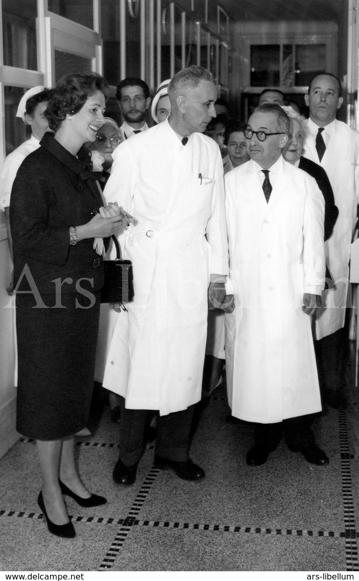 Postcard / ROYALTY / Belgique / België / Reine Fabiola / Koningin Fabiola / L'hôpital Saint Pierre / Bruxelles / 1961 - Santé, Hôpitaux