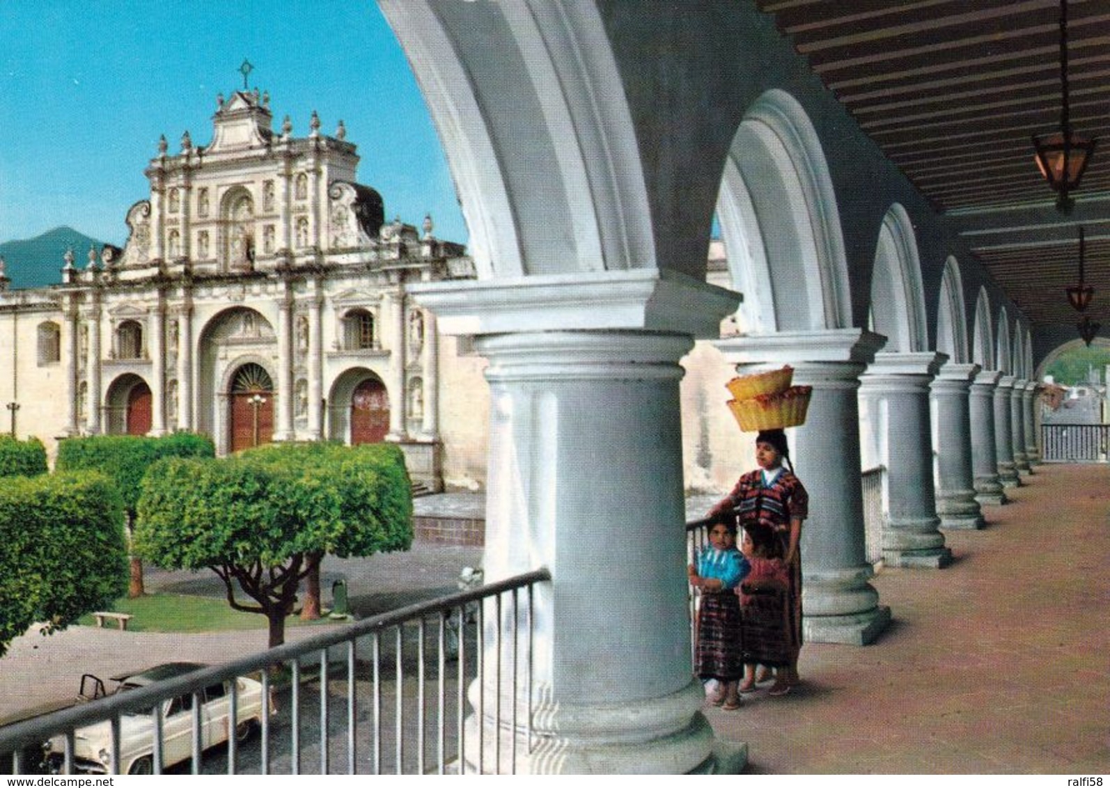 1 AK Guatemala * Palace Of The Capitan Generals And Cathedral In Antigua Guatemala - Krüger Karte * - Guatemala