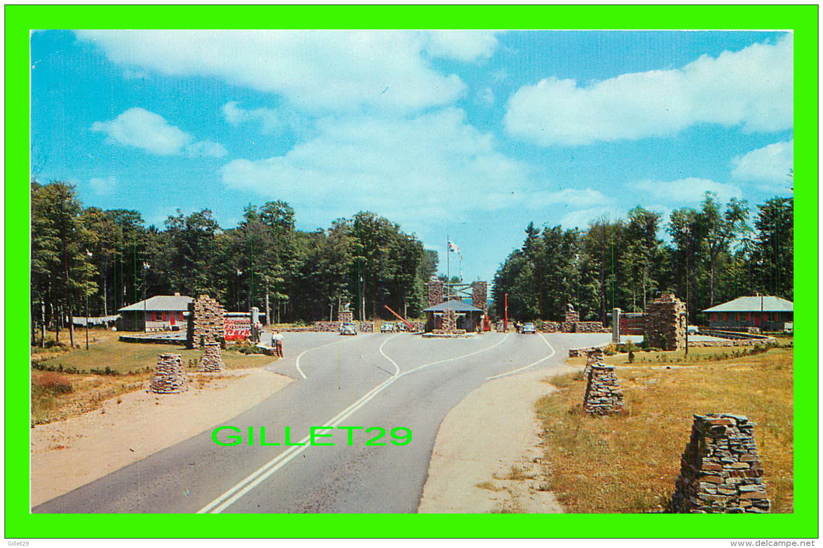 HUNSTVILLE, ONTARIO - GATEWAY AT WESTERN ENTRANCE TO ALGONQUIN PROVINCIAL PARK - - Autres & Non Classés