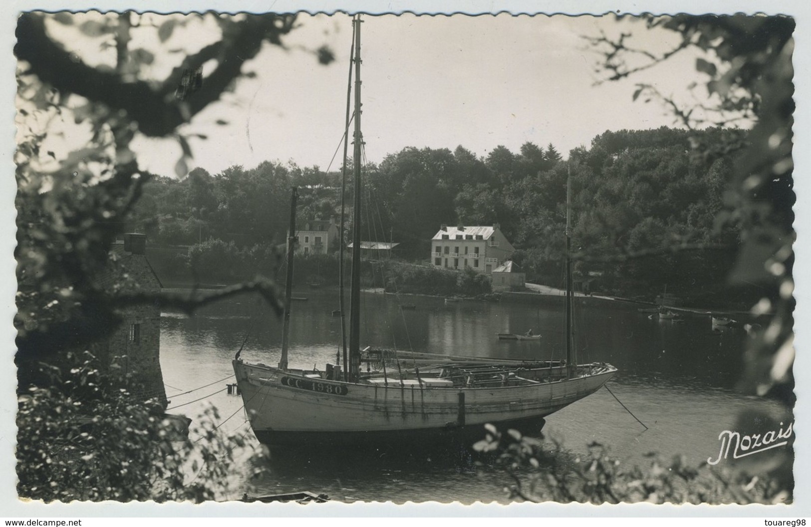 Moëlan-sur-Mer. Le Bélon. Un Thonier Hivernant. Bateau. - Moëlan-sur-Mer