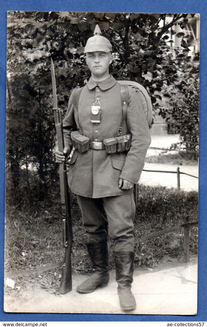 Carte Photo  --  Soldat Allemand En Uniforme  - - Guerre 1914-18