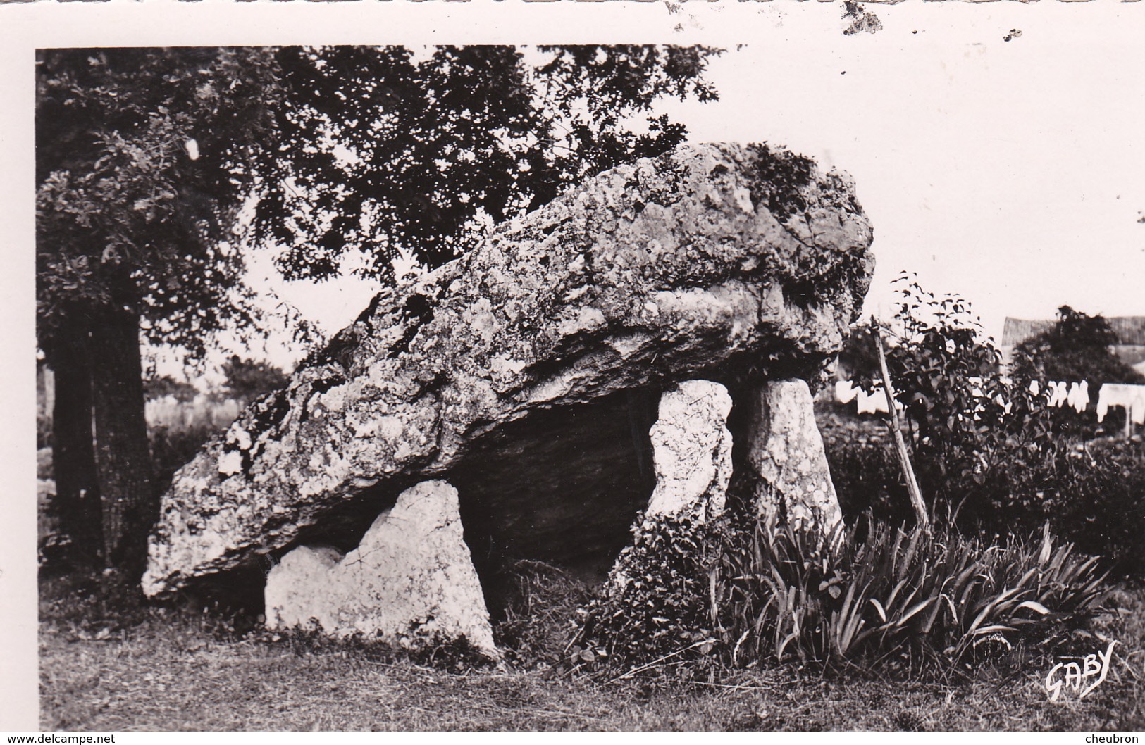 86.  POITIERS.  DOLMEN DE LA PIERRE LEVÉE. ANNÉES 40 - Dolmen & Menhirs