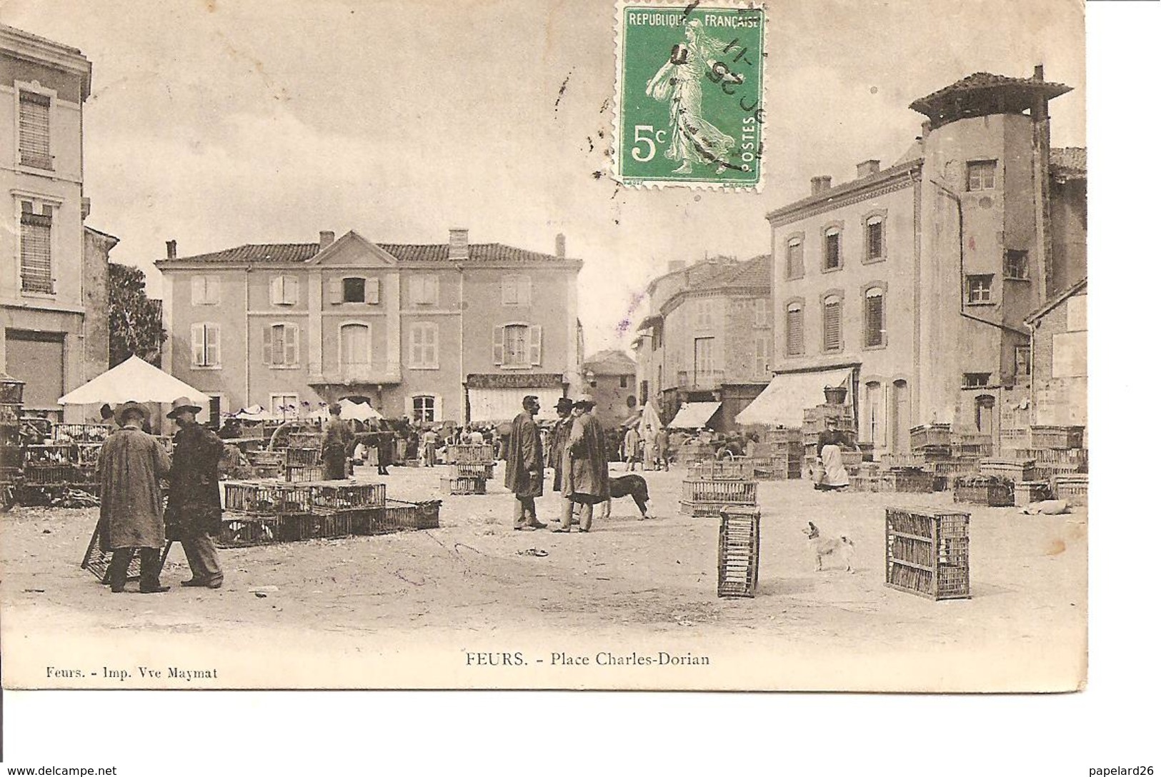 LOIRE FEURS  PLACE  CHARLES DORIAN AUTRE VUE ANIMEE  ECRITE CIRCULEE - Feurs