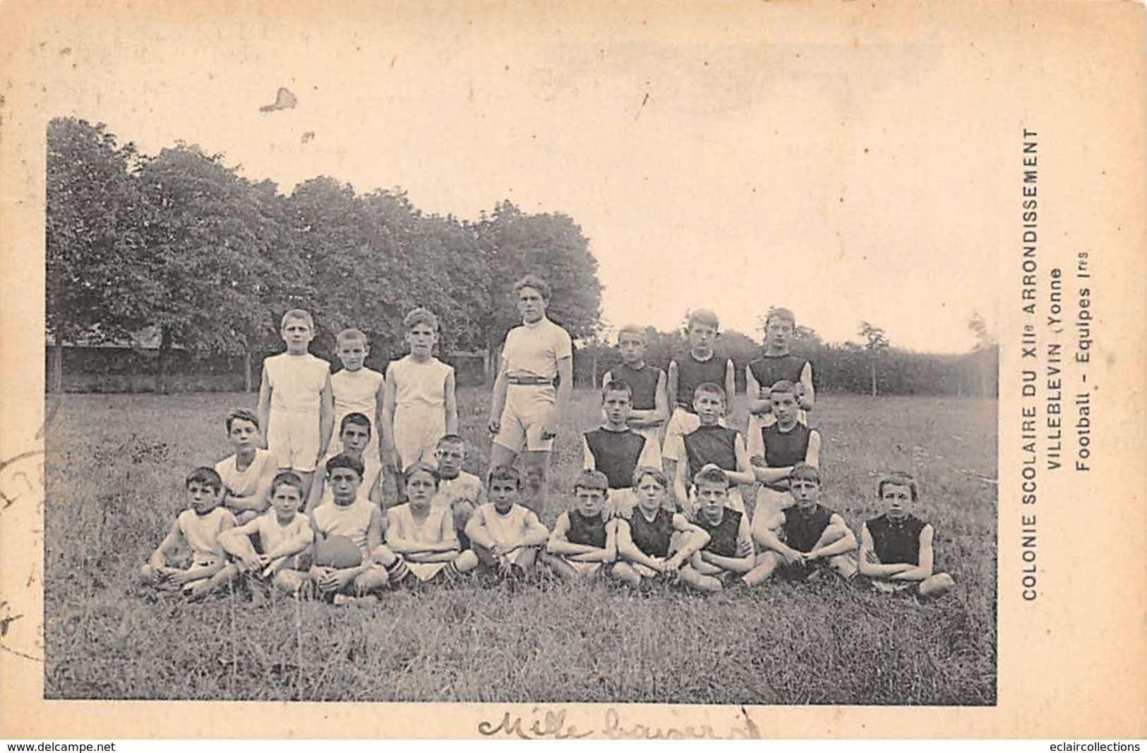 Villeblevin   89   Colonie De Vacances Du 12 Eme  Ardt Paris . L'équipe De Football    (voir Scan) - Villeblevin