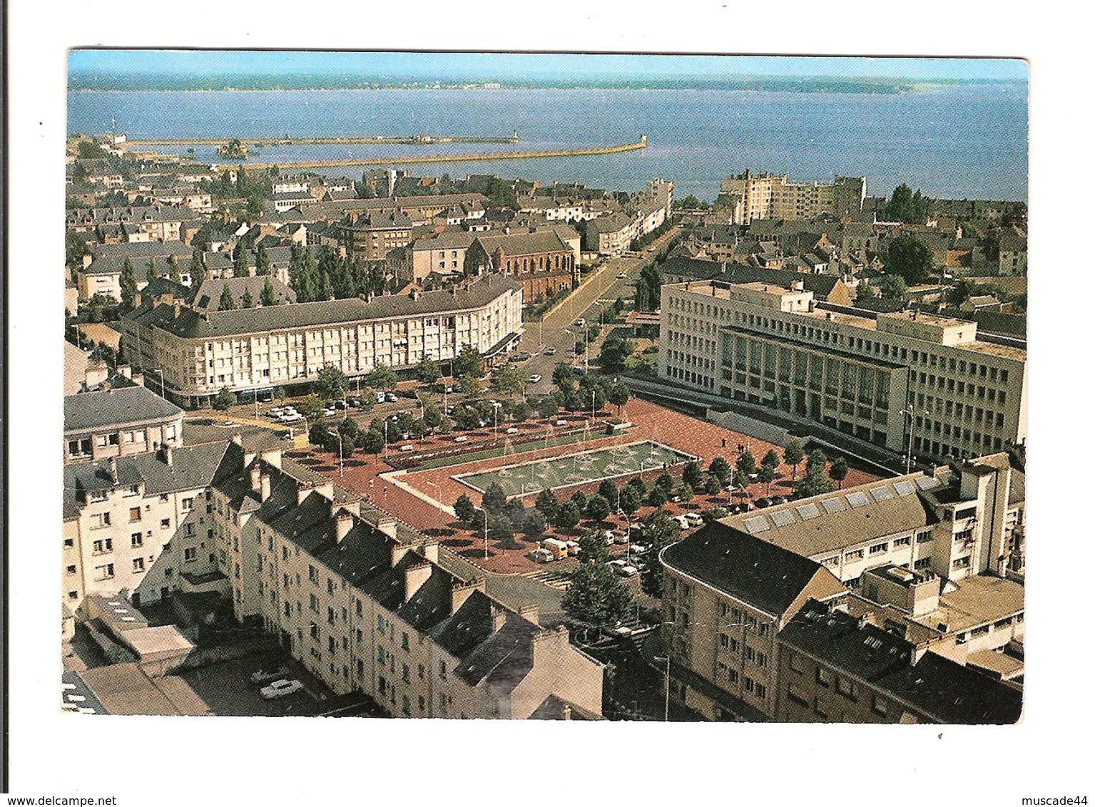 SAINT NAZAIRE - L HOTEL DE VILLE ET LES FONTAINES LUMINEUSES - Saint Nazaire