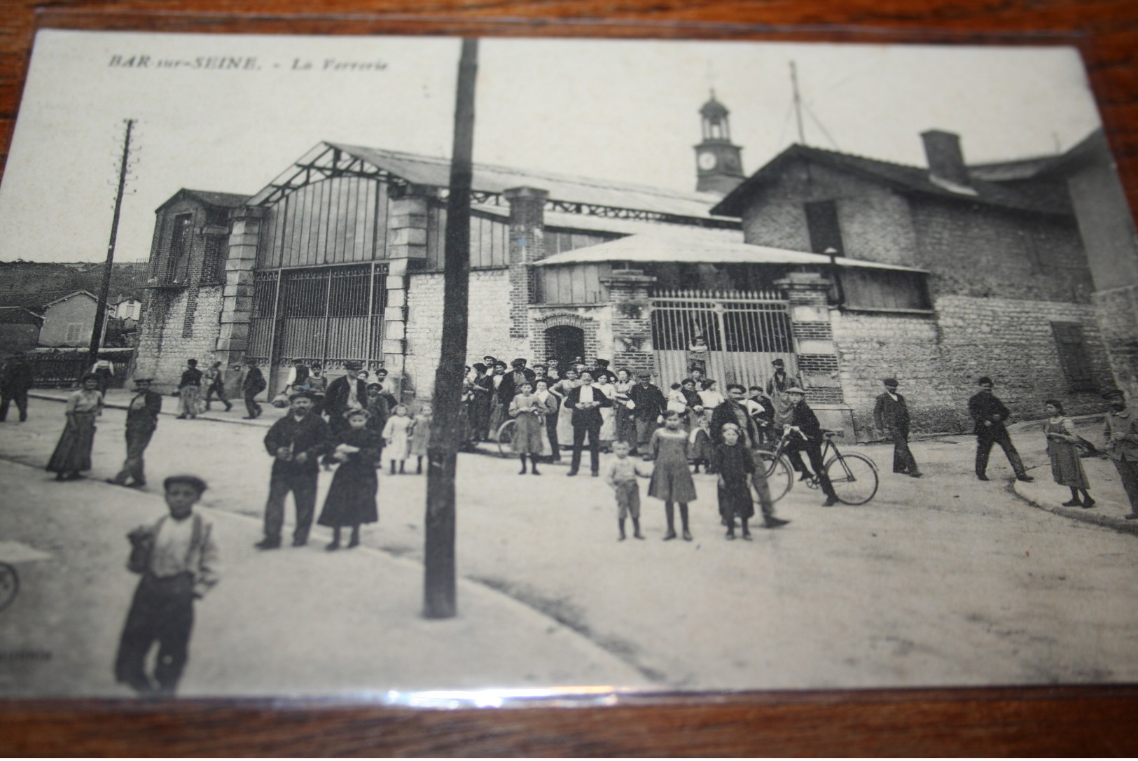 CPA Bar Sur Seine  La Verrerie Sortie Ouvriers Rare Ed CFM - Bar-sur-Seine