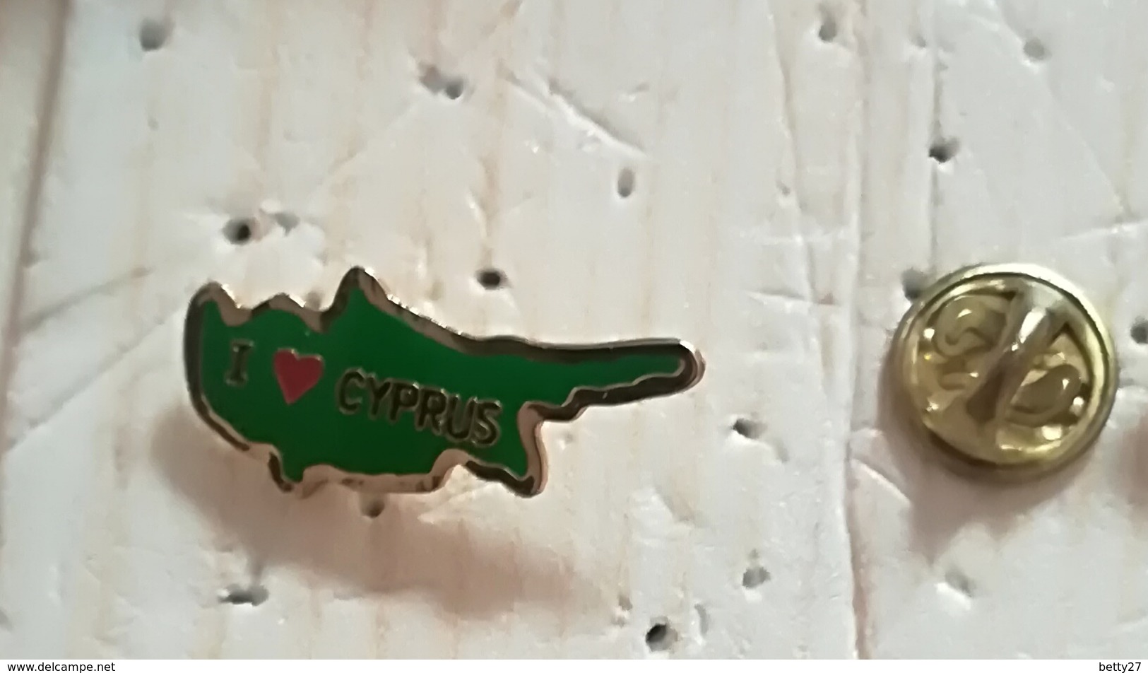 Pin's île De Chypre  P50 - Autres & Non Classés