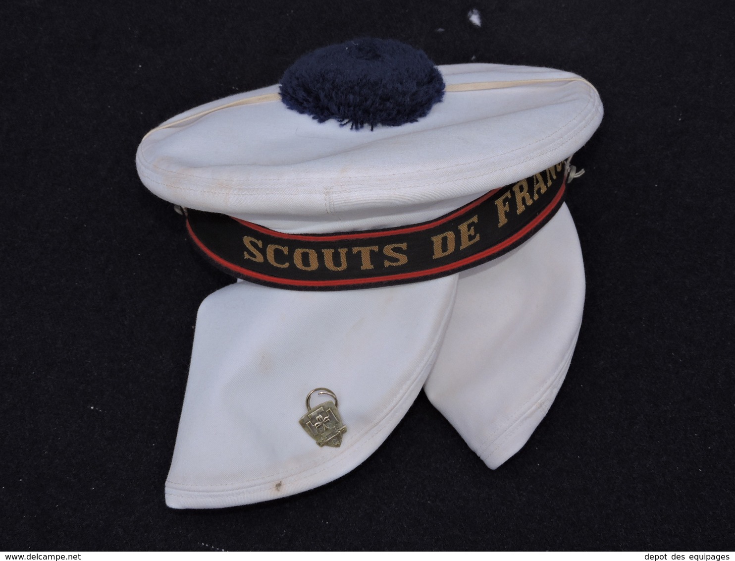 RARE ANCIEN BACHI SCOUTS de  FRANCE + INSIGNE  --  daté 1991 + 2 COIFFES BLANCHES