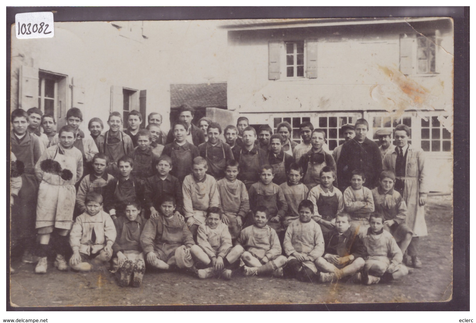 DISTRICT DE MORGES - ECHICHENS - PHOTO DE CLASSE - ( 2 PLIS D'ANGLE ET GRATTAGE COIN HAUT DROIT ) - Échichens