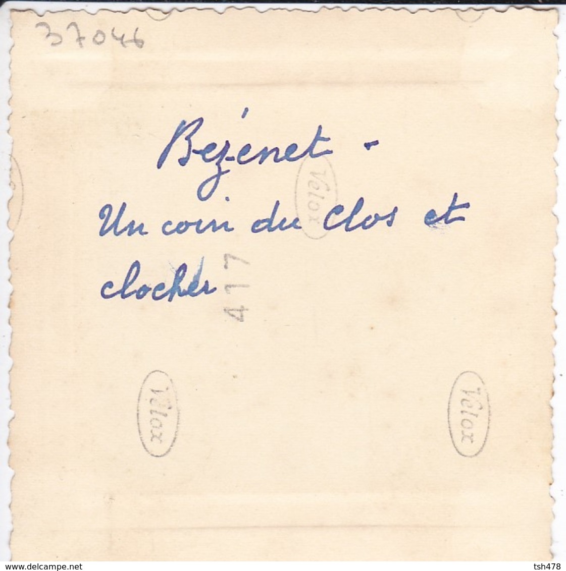 MINI PHOTO---03---BEZENET---1957--un Coin Du Clos Et Clocher--voir 2 Scans - Other & Unclassified