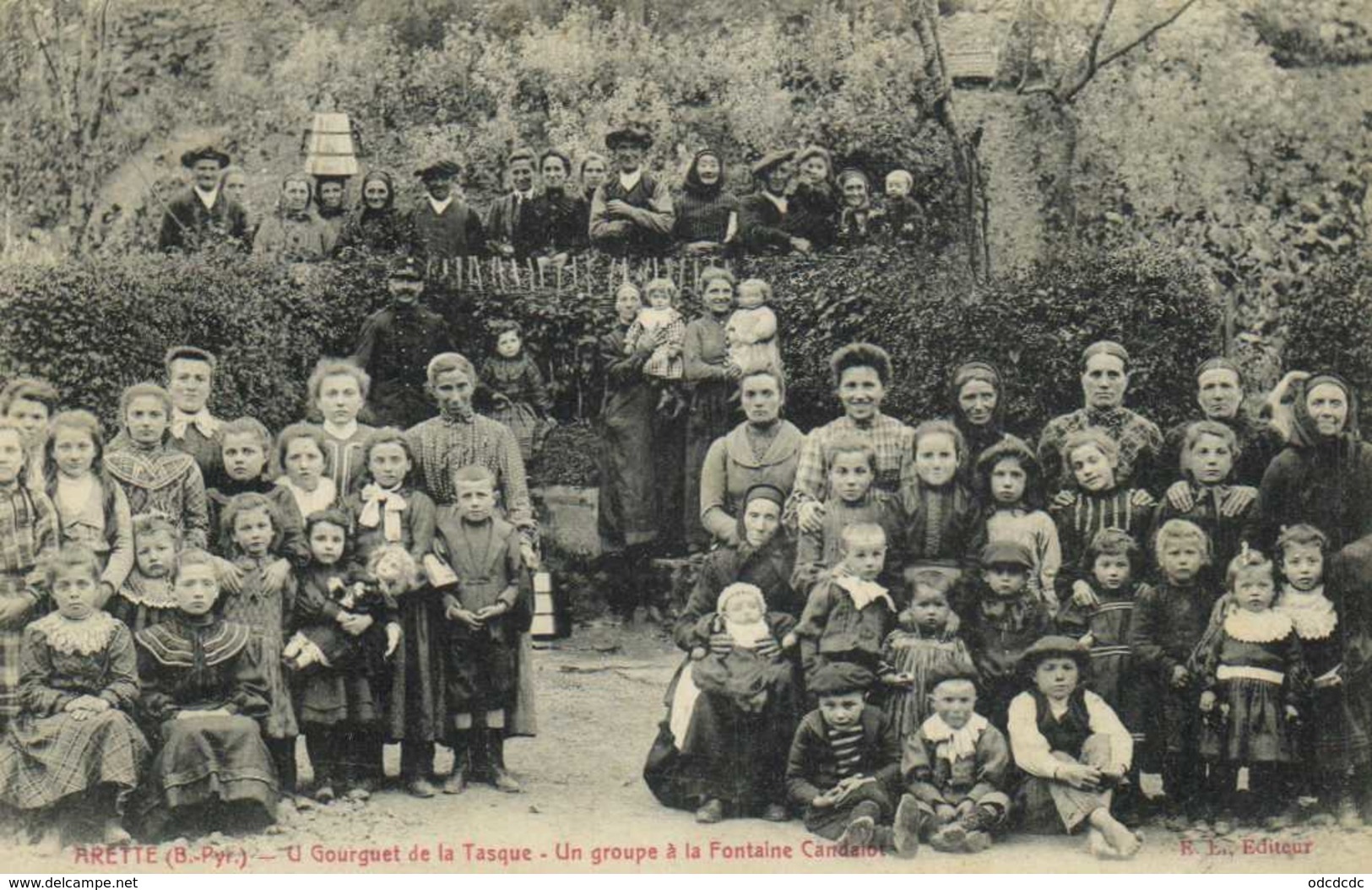 ARETTE ( B Pyr) U Gourget De La Tasque Un Groupe à La Fontaine Candalot - Autres & Non Classés