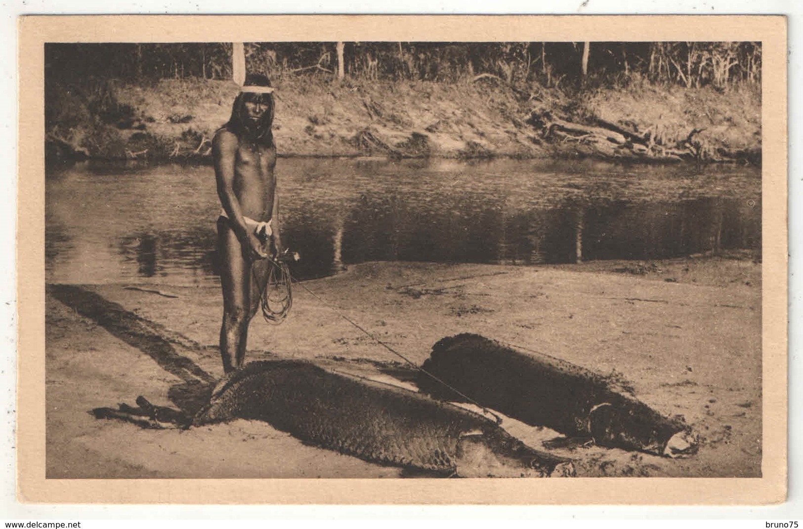 Un Poisson De L'Araguaya : Le Pirarucou - Mission Dominicaine Du Brésil - Poissons Et Crustacés