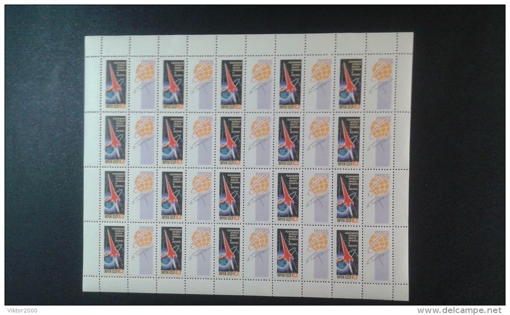 RUSSIA 1962 MNH (**)YVERT 2506 ,the Anniversary Of The First Manned Flight In Cosmos.rocket ,  .in The Entire Sheet. Neu - Full Sheets