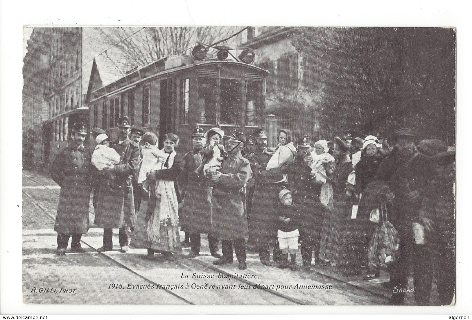 19819 - La Suisse Hospitalière Evacués Français à Genève Avant Leur Départ Pour AnnemasseTram 1915 - Genève