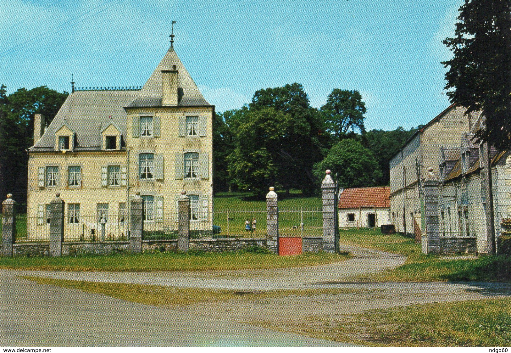 L ' Avesnois - Eppe Sauvage - Le Château Des Voyaux - Autres & Non Classés