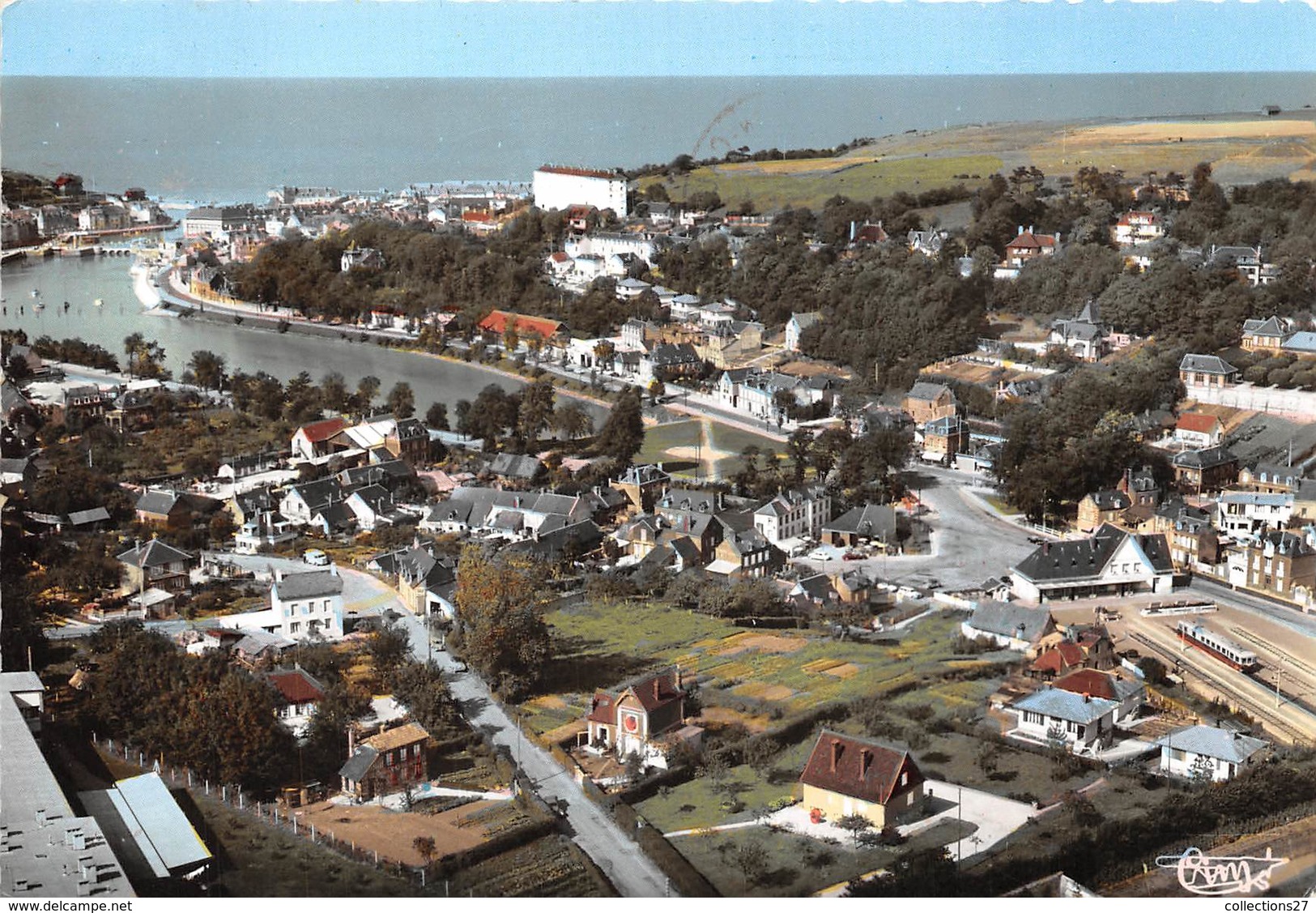 76-SAINT-VALERY-EN-CAUX- VUE AERIENNE GENERALE - Saint Valery En Caux