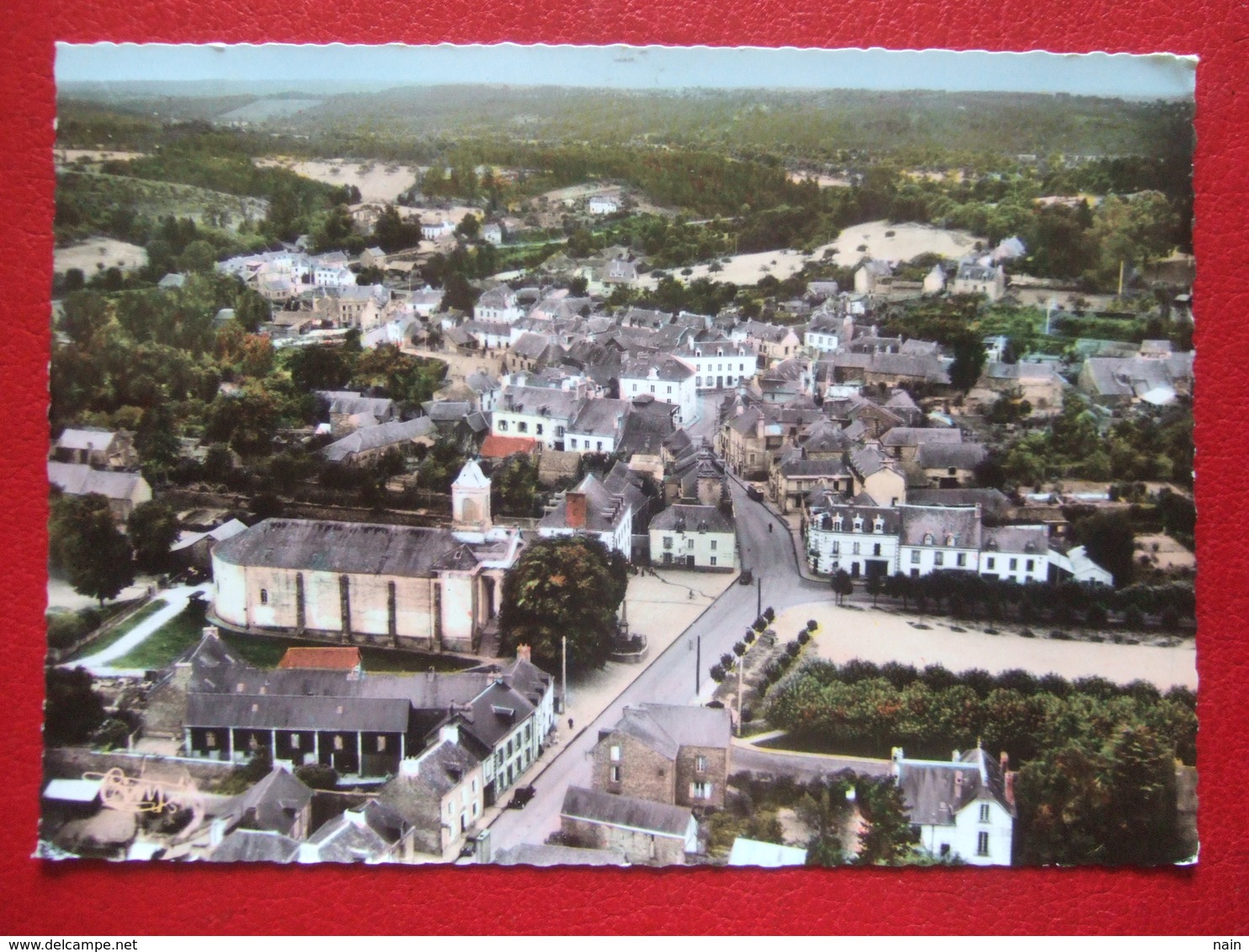 56 - LA GACILLY - " VUE AERIENNE " - LE CENTRE, RUE MONTAUBAN, LA PLACE ET L' EGLISE - - La Gacilly