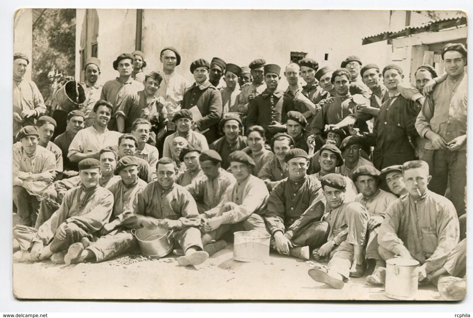 RC 8757 ALGERIE CARTE PHOTO GROUPE D HOMMES MILITAIRES HUSSEIN DEY POUR LA BELGIQUE - Uomini