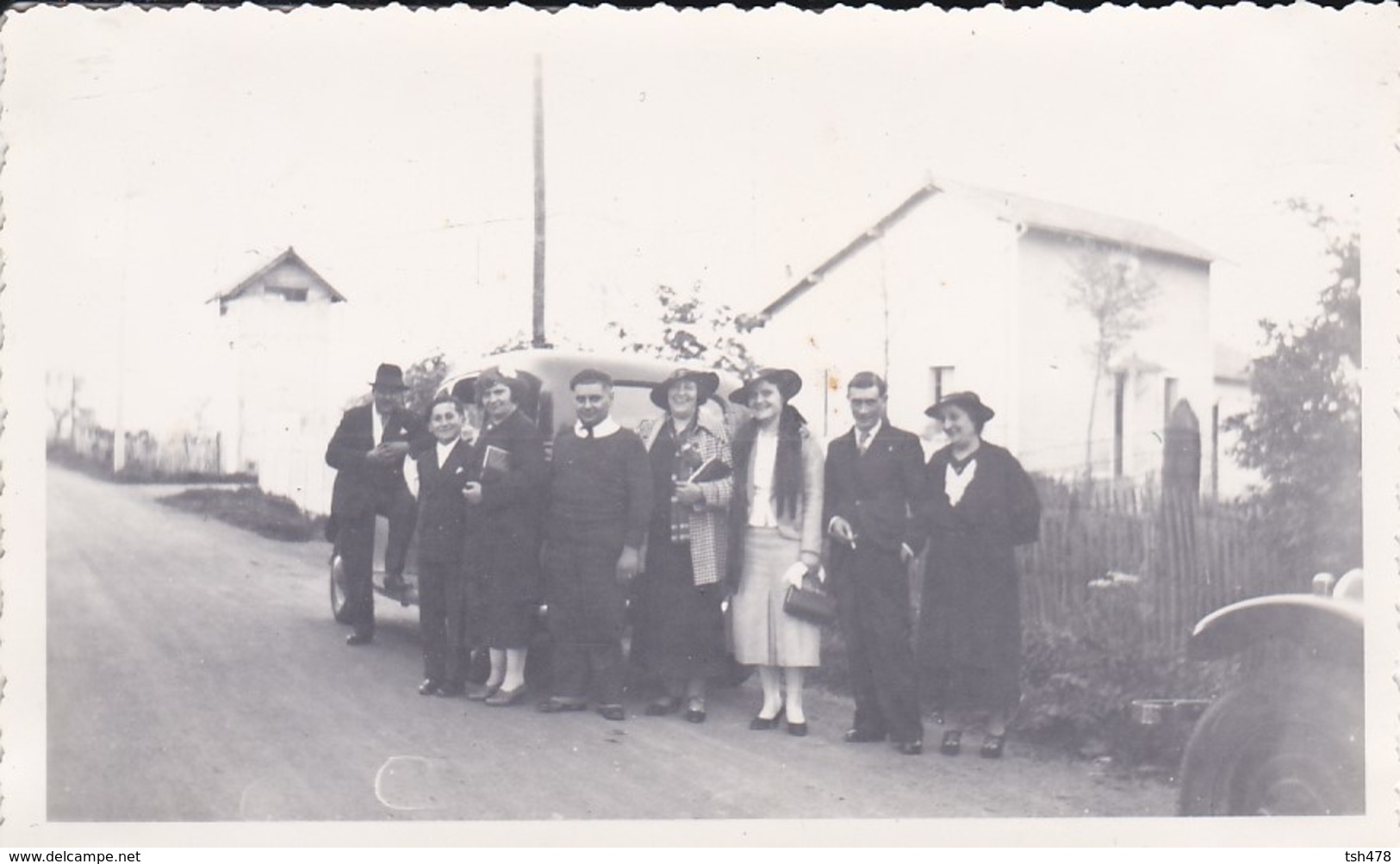 MINI-PHOTO--VOITURE---Avec La Belle Auto De Papa--Un Dimanche En Famille--voir 2 Scans - Autres & Non Classés