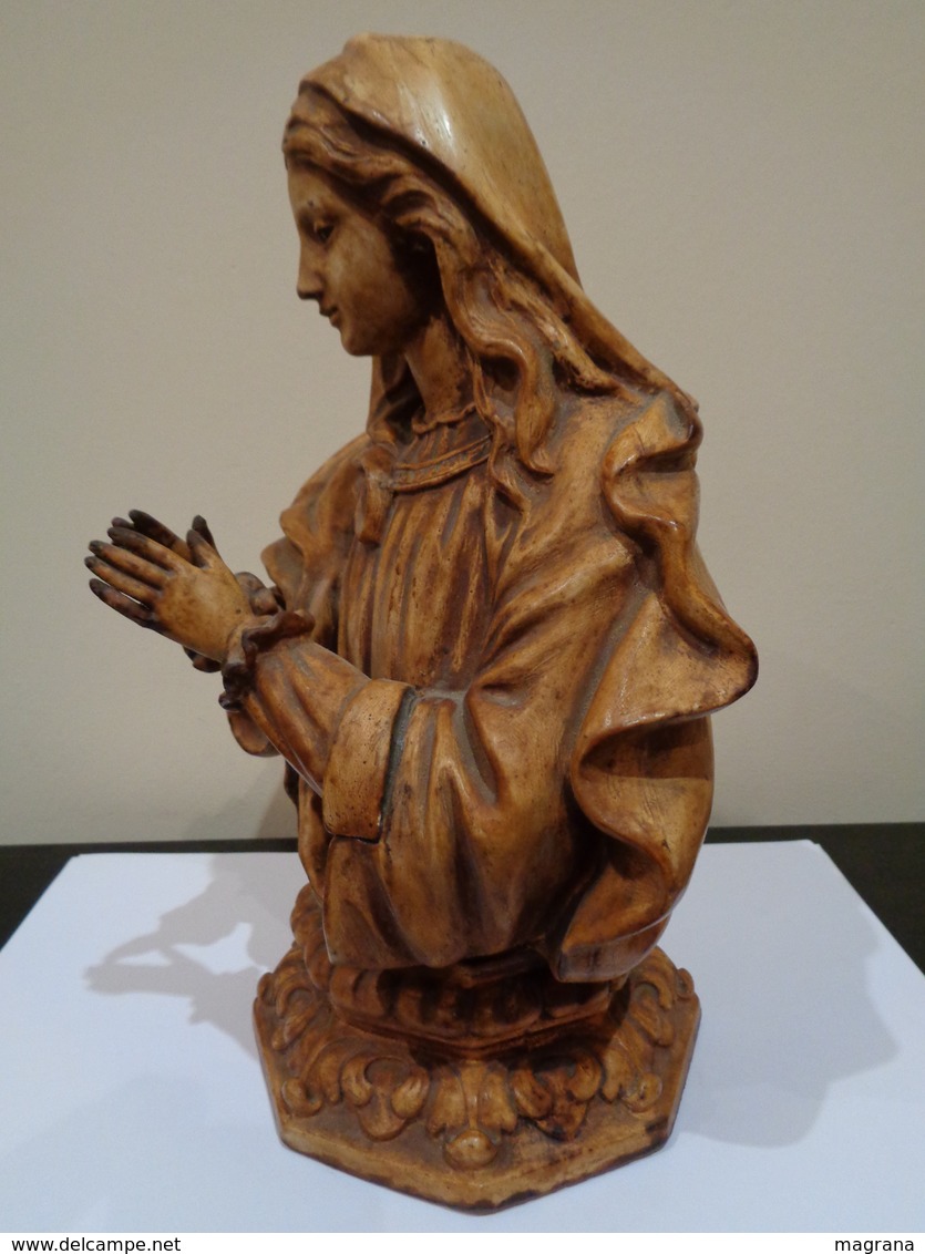 Modelo de Taller. Antigua Escultura de la virgen María rezando. Marca: Escultura religiosa OLOT.