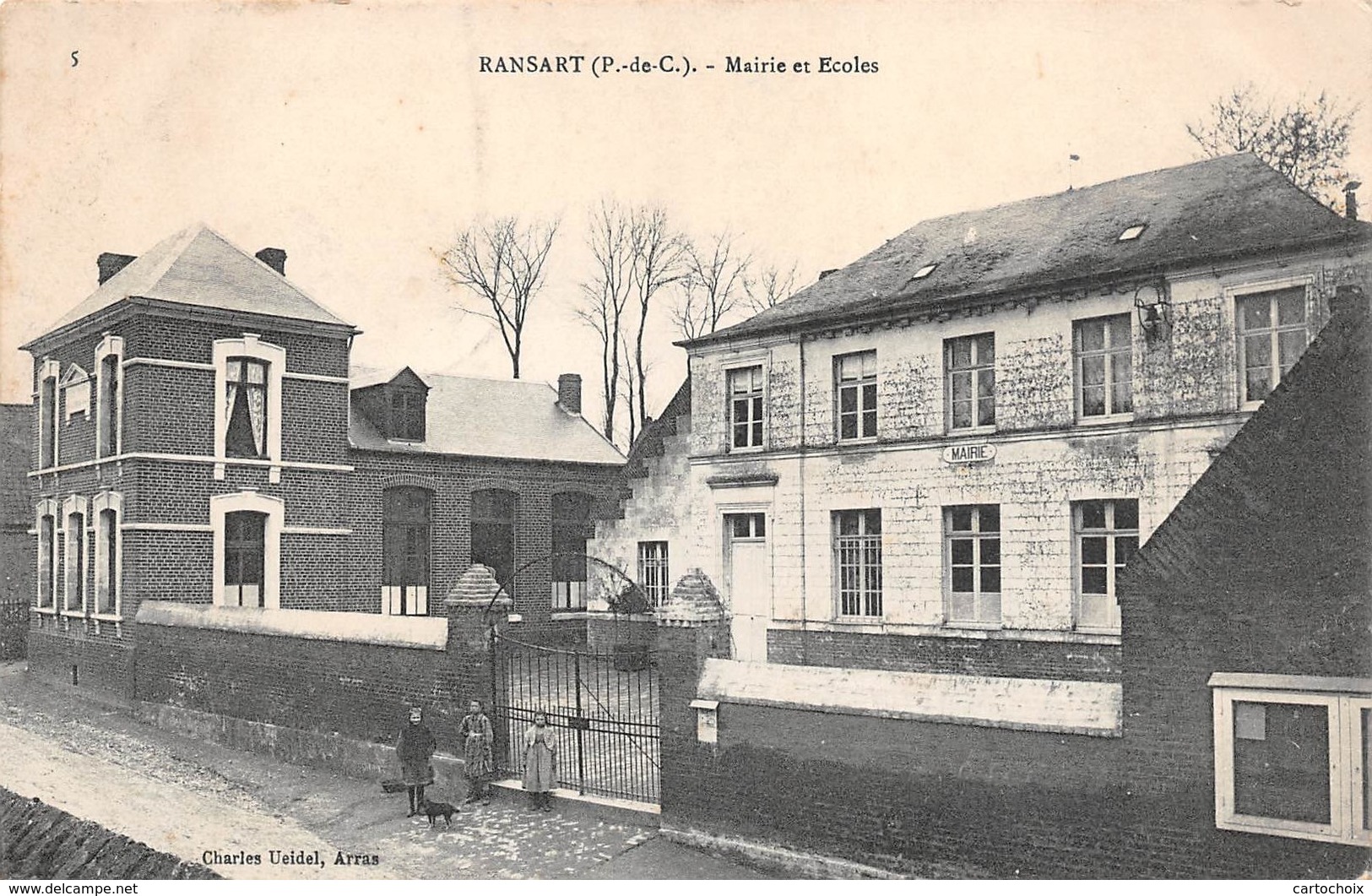 62 - Ransart - La Mairie - Les Ecoles - Une Belle Pose Au Portail - Autres & Non Classés