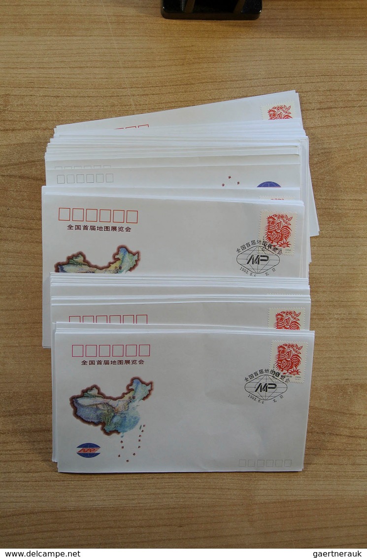 22468 China - Volksrepublik: 1993/96: Dealerstock FDC's China 1993-1996 in large box. Lot contains ca. 300