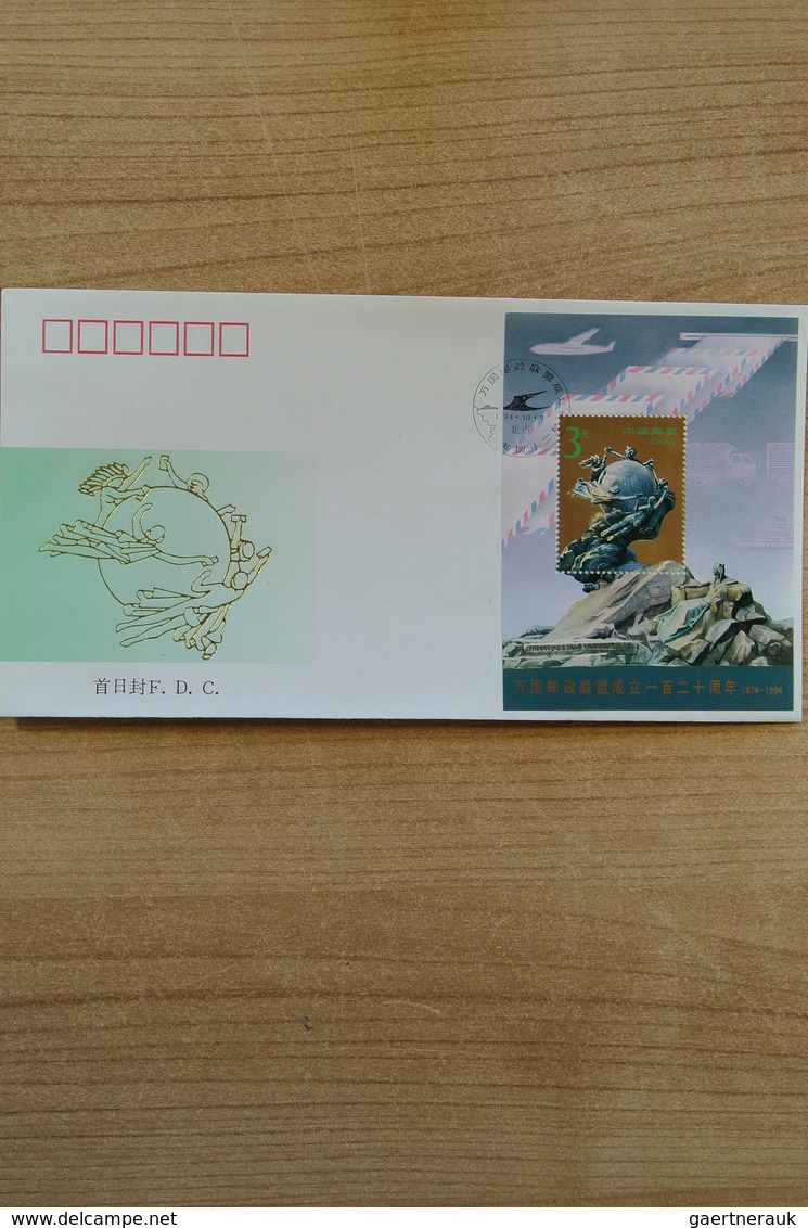 22468 China - Volksrepublik: 1993/96: Dealerstock FDC's China 1993-1996 in large box. Lot contains ca. 300