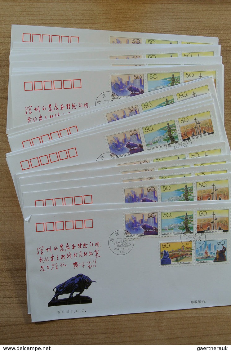 22468 China - Volksrepublik: 1993/96: Dealerstock FDC's China 1993-1996 in large box. Lot contains ca. 300