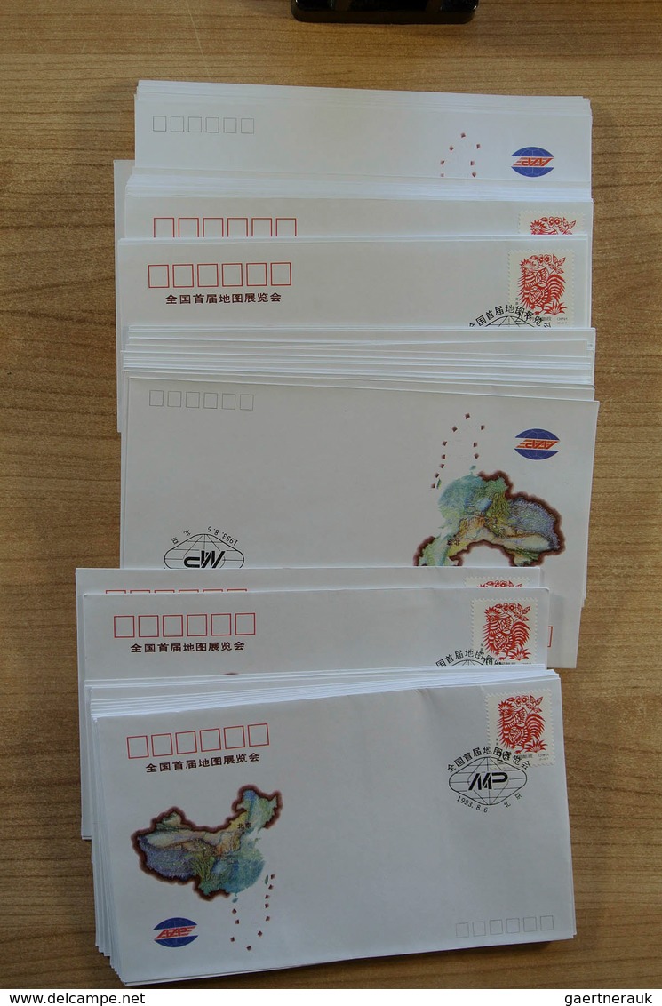 22468 China - Volksrepublik: 1993/96: Dealerstock FDC's China 1993-1996 in large box. Lot contains ca. 300