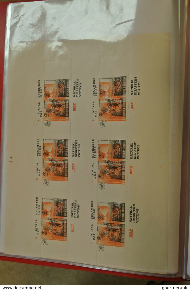 22773 Indonesien: Folder with 15 uncut sheets with souvenir sheets, including phase prints and misperfoart