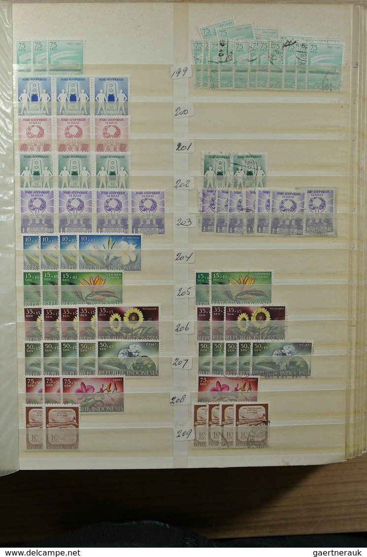 22778 Indonesien: 1949-1989. Very extensive MNH, mint hinged and used stock Indonesia in 5 superfat stockb