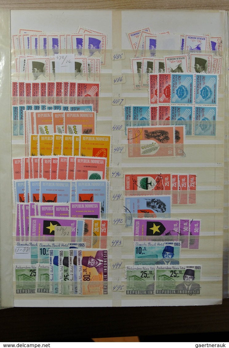 22778 Indonesien: 1949-1989. Very extensive MNH, mint hinged and used stock Indonesia in 5 superfat stockb