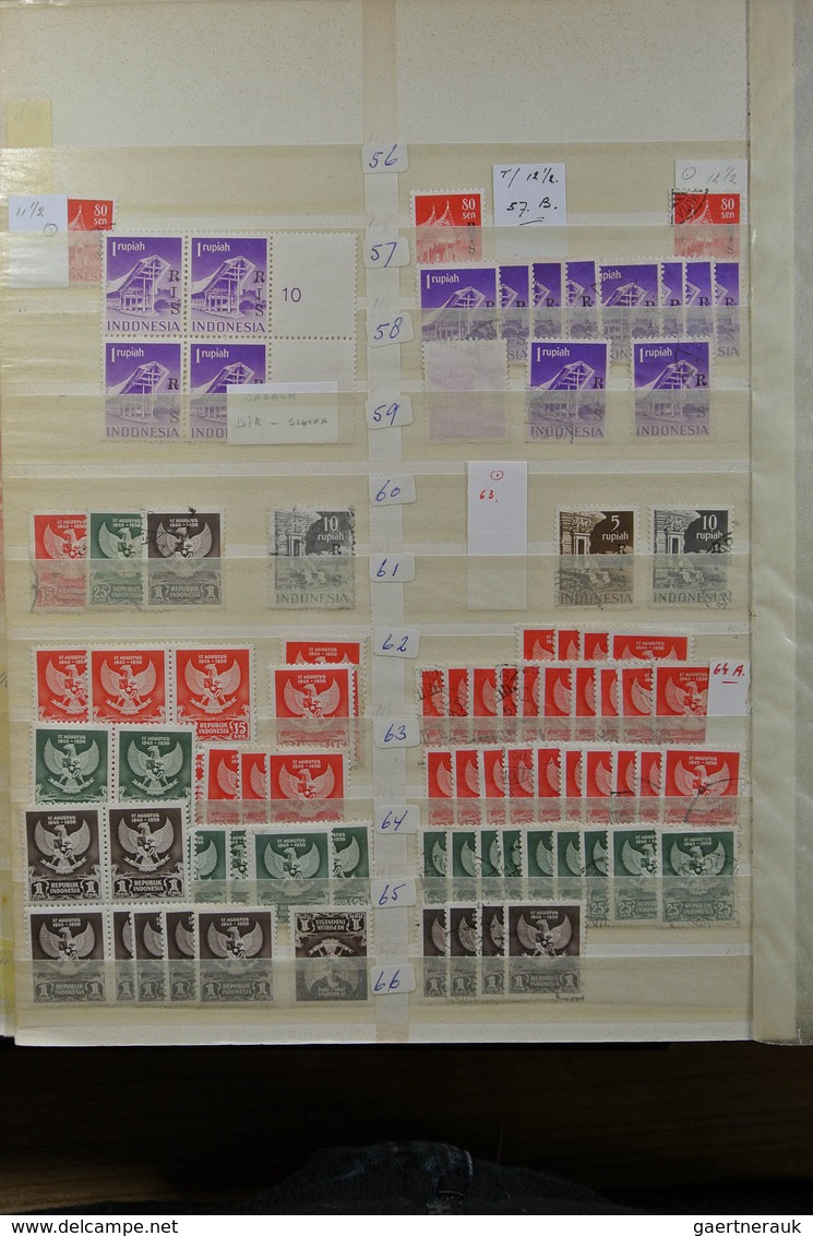 22778 Indonesien: 1949-1989. Very extensive MNH, mint hinged and used stock Indonesia in 5 superfat stockb