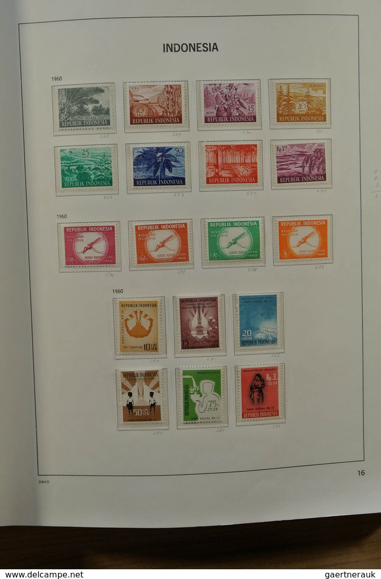 22780 Indonesien: 1949-2010. Very well filled, mostly MNH collection Indonesia 1949-2010 in 2 albums and 1