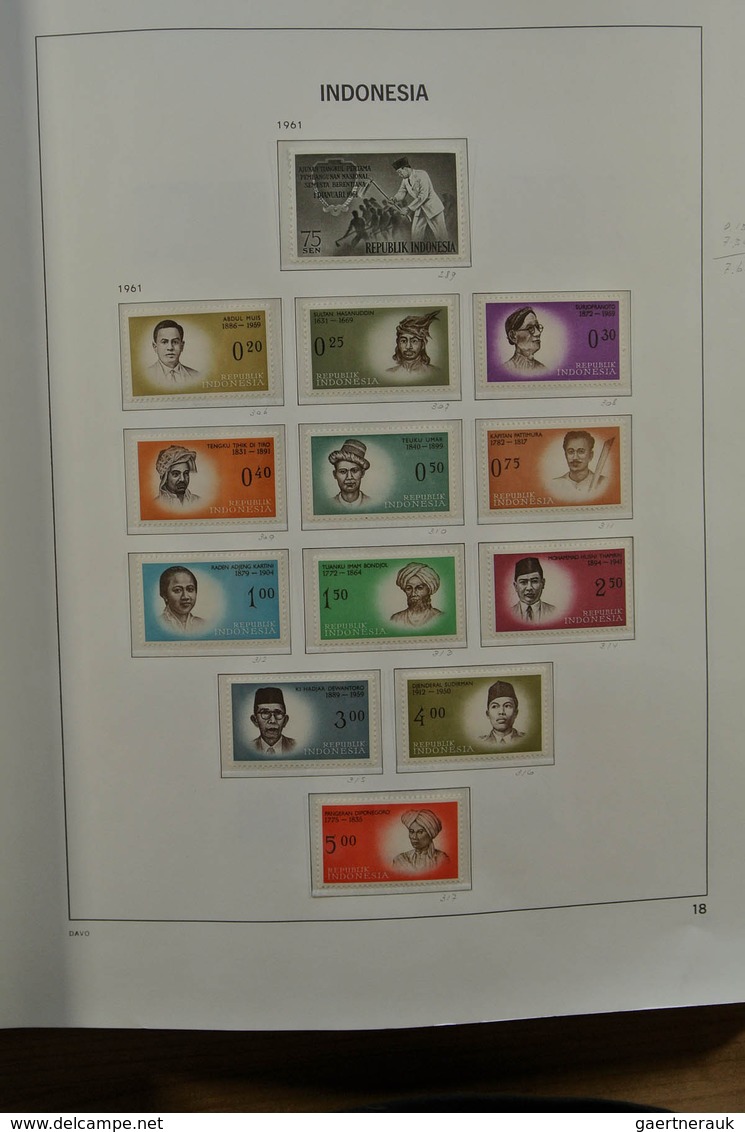 22780 Indonesien: 1949-2010. Very well filled, mostly MNH collection Indonesia 1949-2010 in 2 albums and 1