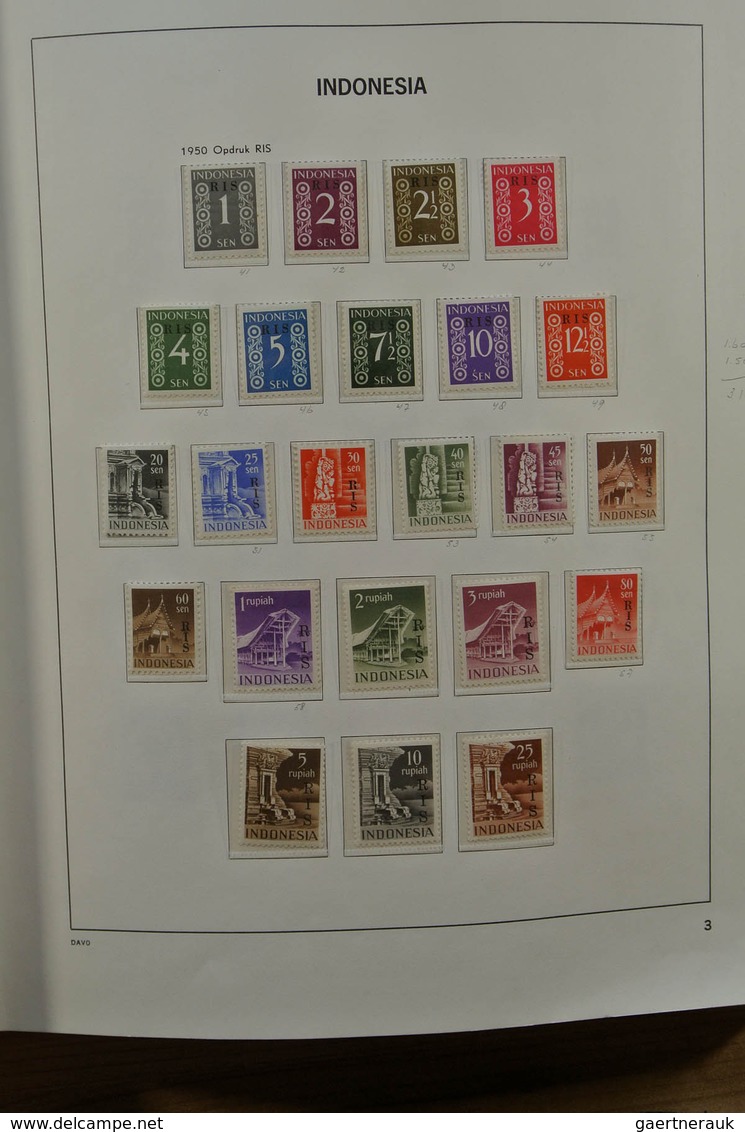 22780 Indonesien: 1949-2010. Very well filled, mostly MNH collection Indonesia 1949-2010 in 2 albums and 1