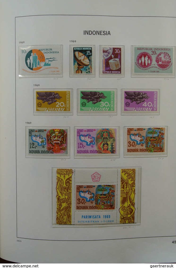 22780 Indonesien: 1949-2010. Very well filled, mostly MNH collection Indonesia 1949-2010 in 2 albums and 1