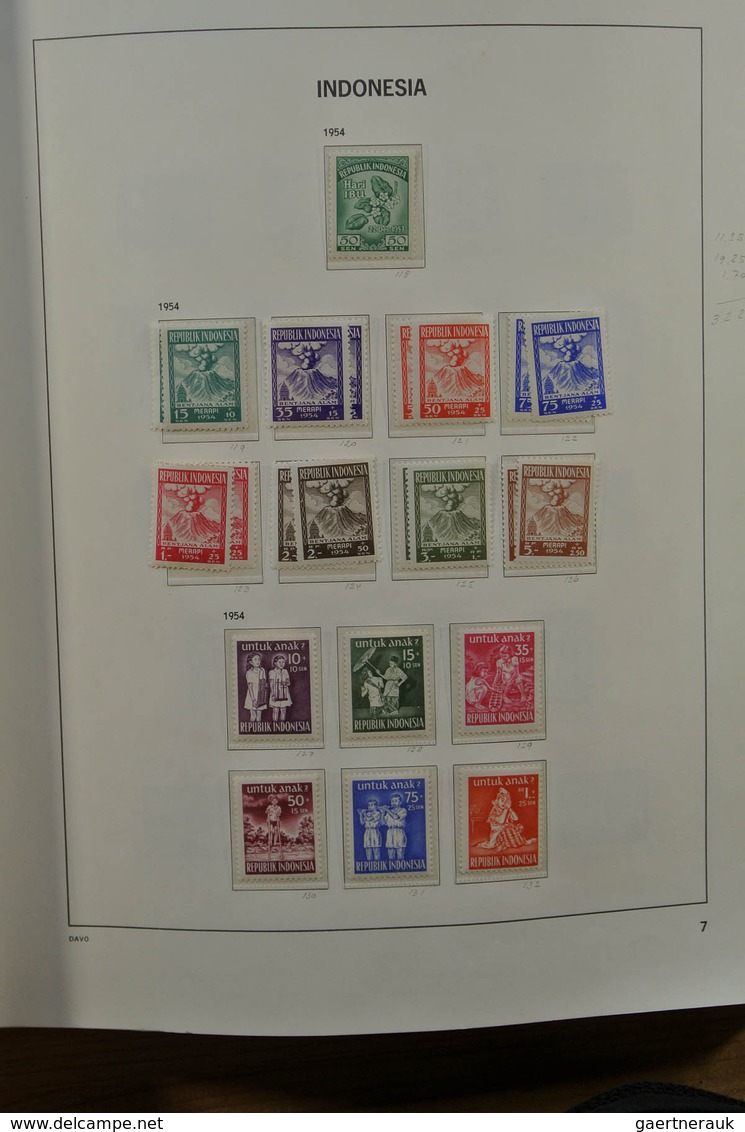 22780 Indonesien: 1949-2010. Very well filled, mostly MNH collection Indonesia 1949-2010 in 2 albums and 1