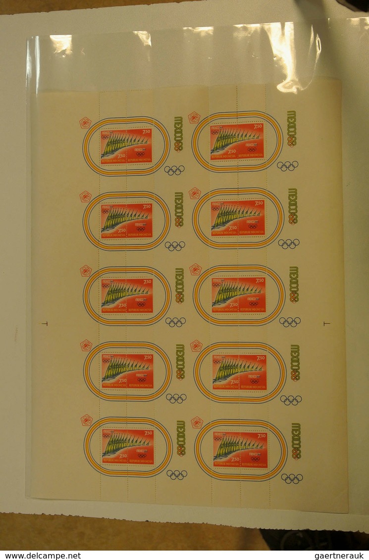 22785 Indonesien: 1967/68: Incredible Lot Of Varieties And Proofs, Uncut Sheets Of 6/8/10 Sheetlets Incl. - Indonésie