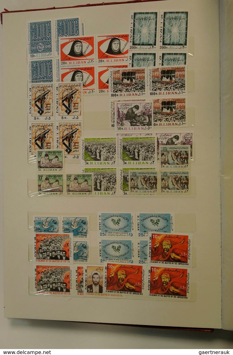 22802 Iran: Stockbook with mostly MNH material of Iran, mostly in blocks of 4.