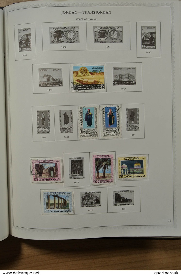 23273 Jordanien: 1920-1984. Nicely filled, used collection Jordan 1920-1984 in Minkus album. Also a small